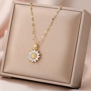 Sun Flowers Pendants Necklace